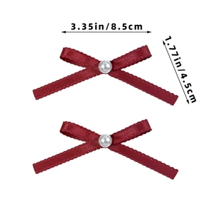Détail des dimensions des barrettes nœud rouge avec perles blanches et dentelle dentelée