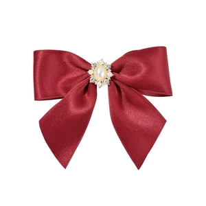 Pince à cheveux élégante en satin rouge foncé avec perle vintage et centre floral strass