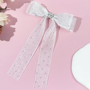 Barrette à nœud en organza blanc avec fleur de perles et paillettes scintillantes