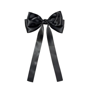 Barrette à cheveux élégante en satin noir avec longs rubans en soie pour coiffure femme