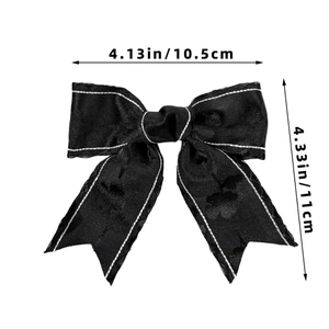 Detail der schwarzen Haarklammer mit Jacquard-Muster und Kleeblatt-Druck 10,5 cm breit