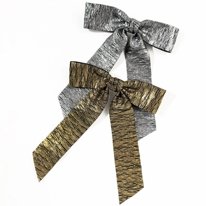 Elegante fermaglio per capelli a fiocco pieghettato oro e argento con lunghi nastri