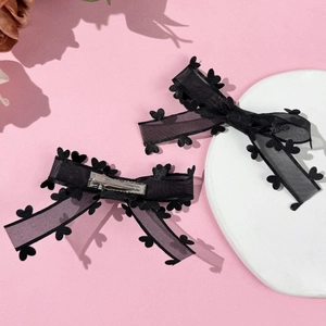 Détails de barrettes à nœuds en tulle noir avec dentelle cœur et clips en métal argenté