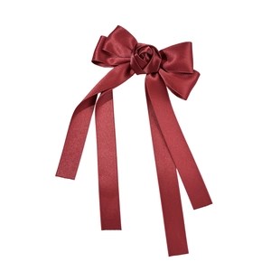 Pince à cheveux élégante en satin bordeaux avec rose et longs rubans fluides