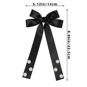 Dimensions détaillées du nœud papillon en satin noir avec perles blanches et longs rubans