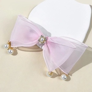 Barrette à cheveux avec nœud en résille rose, perle centrale et pendentifs perles
