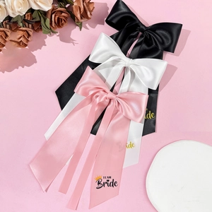 Drei elegante Satin-Haarschleifen mit „TEAM Bride“-Aufdruck für Hochzeitsfeiern