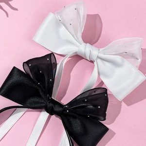 Barrettes à cheveux élégantes avec nœuds noir et blanc et strass sur fond rose
