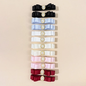 Lot de 12 barrettes à cheveux à triple nœud multicolores avec perles et strass