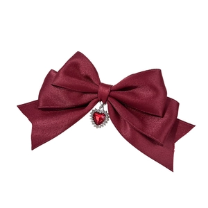 Elegante weinrote Satinschleife Haarspange mit Herzanhänger, Strass und Rubin-Edelstein