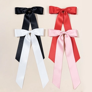 Barrettes à nœuds en satin élégantes avec de longs rubans en noir, rouge, blanc et rose