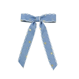 Barrette à cheveux avec nœud en denim broderie d'étoiles dorées et bords ondulés pour femme