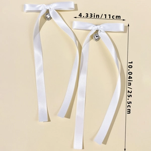 Détails des nœuds de cheveux en satin blanc avec pendentif cœur en strass et dimensions