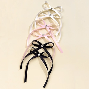 Eleganti fermagli per capelli con fiocchi di raso stelle e nastri in bianco rosa nero