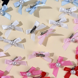 Barrettes à cheveux colorées en satin avec perles et pinces crocodiles en métal