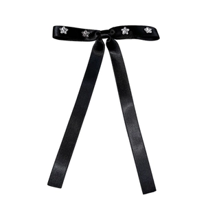 Elegante fermaglio per capelli a fiocco in raso nero con quattro stelle argentate luccicanti