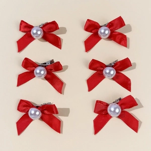 Lot de six barrettes à nœud en satin rouge avec perle centrale et clips métalliques robustes