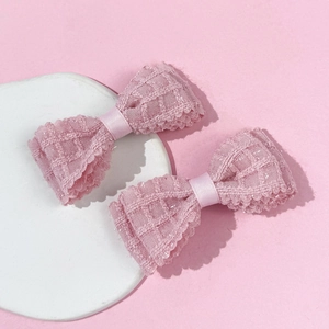 Paio di fermagli per capelli con fiocco in pizzo rosa per donne su pietre bianche