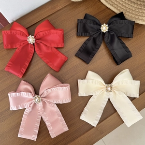 Eleganti fermagli per capelli con fiocco, perle e strass in rosso, nero, rosa e crema