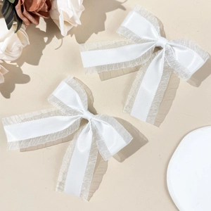 Barrettes à cheveux élégantes avec nœuds blancs en satin et organza multicouches pour femmes