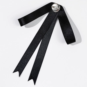 Élégant nœud papillon en satin noir avec design en queue d'aronde pour chemises