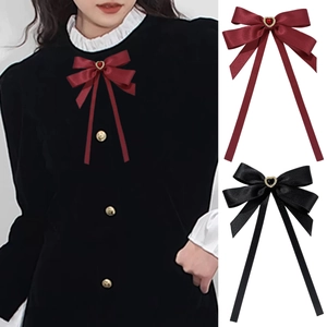 Élégante Broche Nœud Papillon en Satin pour Femmes Pierre Gemme Forme Cœur Strass Ruban Nœud Accessoire Chemise Bijoux