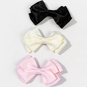 Set di tre fermagli per capelli con fiocco a doppio strato in raso opaco nero beige e rosa