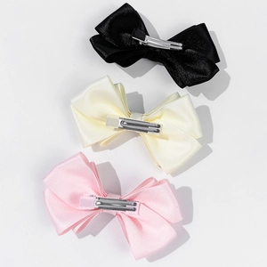 Set di 3 fermagli per capelli a fiocco in raso nero, beige e rosa con clip a becco d'anatra