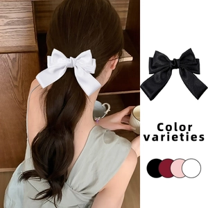 Barrette à nœud papillon faite main en ruban blanc et noir pour un style princesse