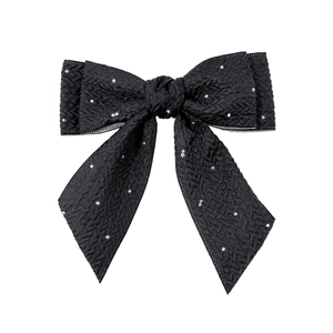 Barrette à cheveux nœud noir élégante avec strass argentés sur fond blanc neutre