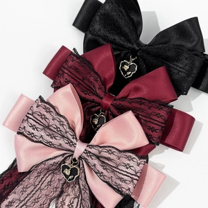 Pince à cheveux élégante en dentelle sombre avec pendentif coeur en noir, bordeaux et rose