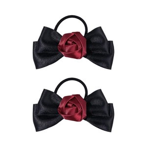 Élastiques à cheveux style ballet avec nœuds en satin noir et fleurs de roses rouges
