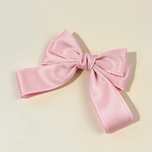 Barrette à cheveux nœud rose en satin avec bordure dentelle pour un style élégant