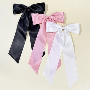 Eleganti fiocchi per capelli oversize in raso nero, rosa e bianco con lunghi nastri fluidi
