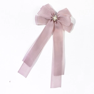 Barrette nœud en organza violet élégante avec perle centrale et détails en strass