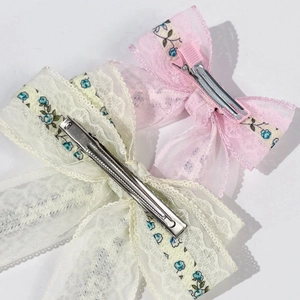 Fermagli per capelli in pizzo floreale rosa e beige con clip a becco d'anatra in metallo