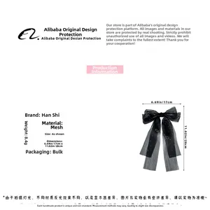 Detailsicht der schwarzen Haarschleife aus Netzstoff mit Silberglitzer und langen Bändern
