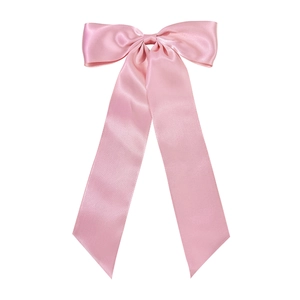 Grande fermaglio per capelli in raso rosa chiaro con lunghi nastri per un tocco di eleganza