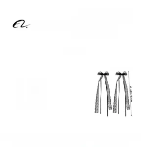 Détails du nœud en dentelle dimensions 32cm de longueur avec un design léger de 7,2g