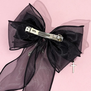 Fermaglio per capelli Y2K con fiocco in organza nera, nastri lunghi e ciondolo a croce