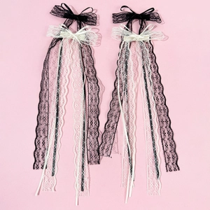 Barrettes à nœuds en dentelle avec longs rubans en noir et blanc pour un style élégant