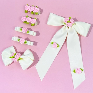 Set de barrettes à cheveux fleurs roses et nœuds en satin pour un style féminin doux