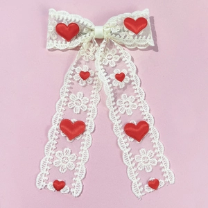 Barrette à cheveux française en dentelle avec cœurs rouges et longs rubans élégants