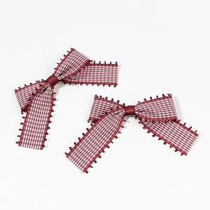 Détails de pinces à cheveux à nœuds à carreaux rouges avec dentelle et base en métal