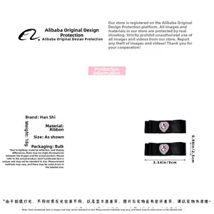 Détail de la pince à cheveux noeud noir avec strass coeur rose et dimensions de 9 cm