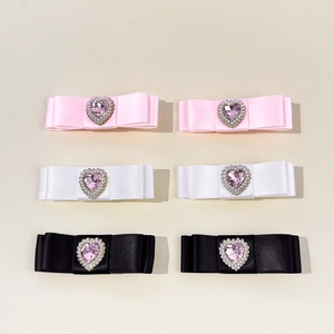 Lot de 6 barrettes nœuds en satin avec cœurs en strass rose en noir blanc et rose pastel