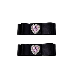 Paire de jolies barrettes à nœuds en satin noir avec cœur en strass rose et perles