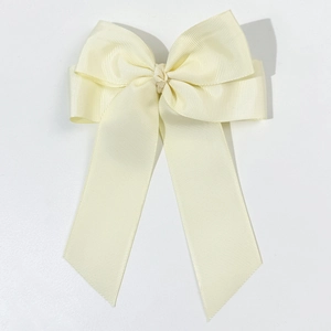 Fermaglio per capelli con fiocco in nastro grosgrain avorio e code lunghe eleganti