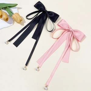 Barrettes noeuds en satin élégantes avec longs rubans et pendentifs perles noir et rose