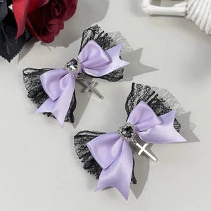 Pinzas para el pelo Gothic Lolita moradas con encaje negro y cruz plateada
